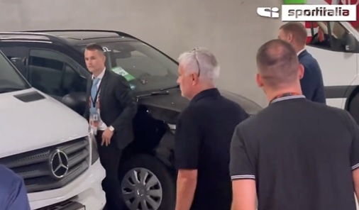 Mourinho chui trong tai anh 1