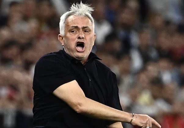 Mourinho nhuc ma trong tai o bai do xe hinh anh