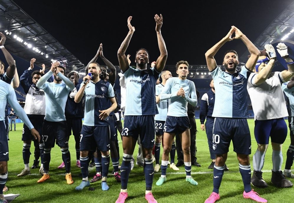 Bong da Phap dien ro anh 1