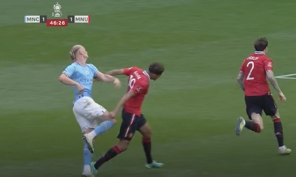 Haaland choi xau anh 1