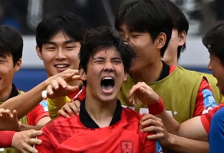 Cau thu Han Quoc bat khoc khi vao ban ket U20 World Cup hinh anh