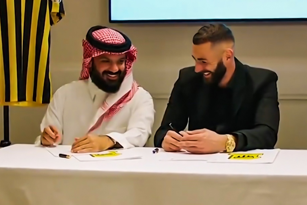 Khoanh khac Benzema ky hop dong voi Al Ittihad hinh anh