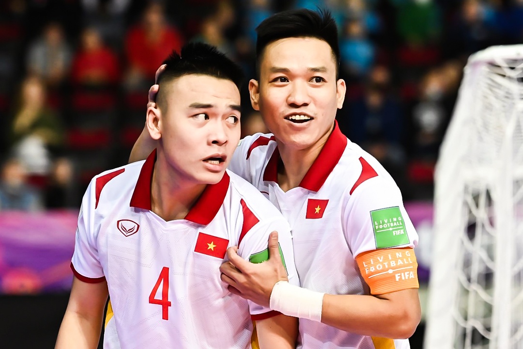 Tran hoa 4-4 giua tuyen futsal Viet Nam va Paraguay hinh anh