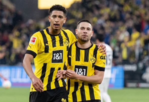 Tru cot Dortmund gia nhap Bayern hinh anh