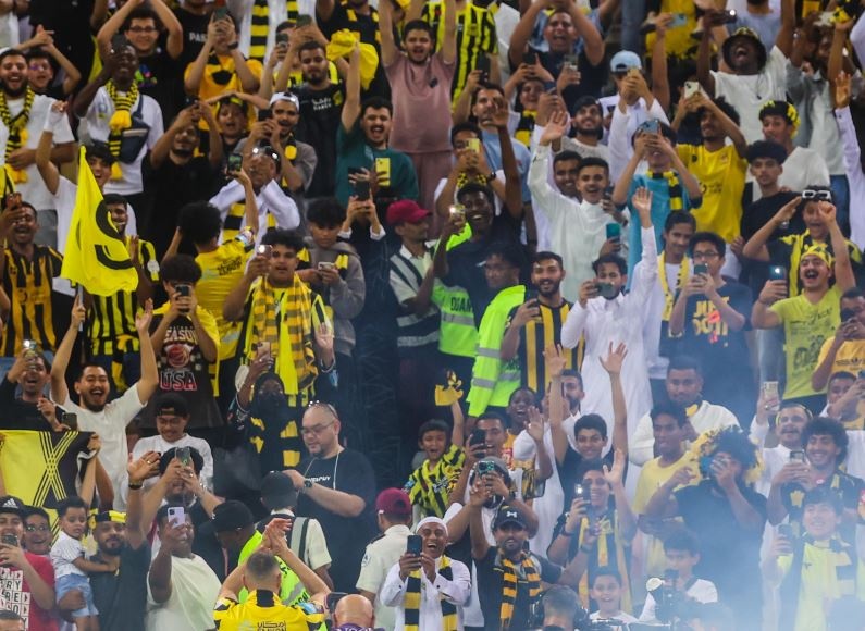 Benzema ra mat anh 6