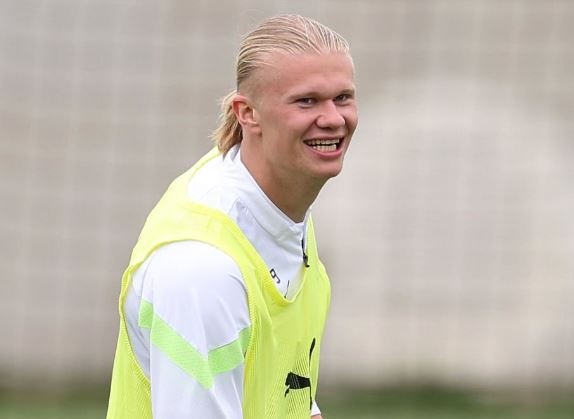 Haaland lai ghi diem voi cu chi khiem ton hinh anh