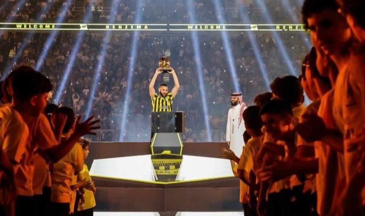 Benzema ra mat anh 5