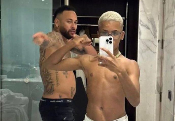 Vong bung gay chu y cua Neymar hinh anh