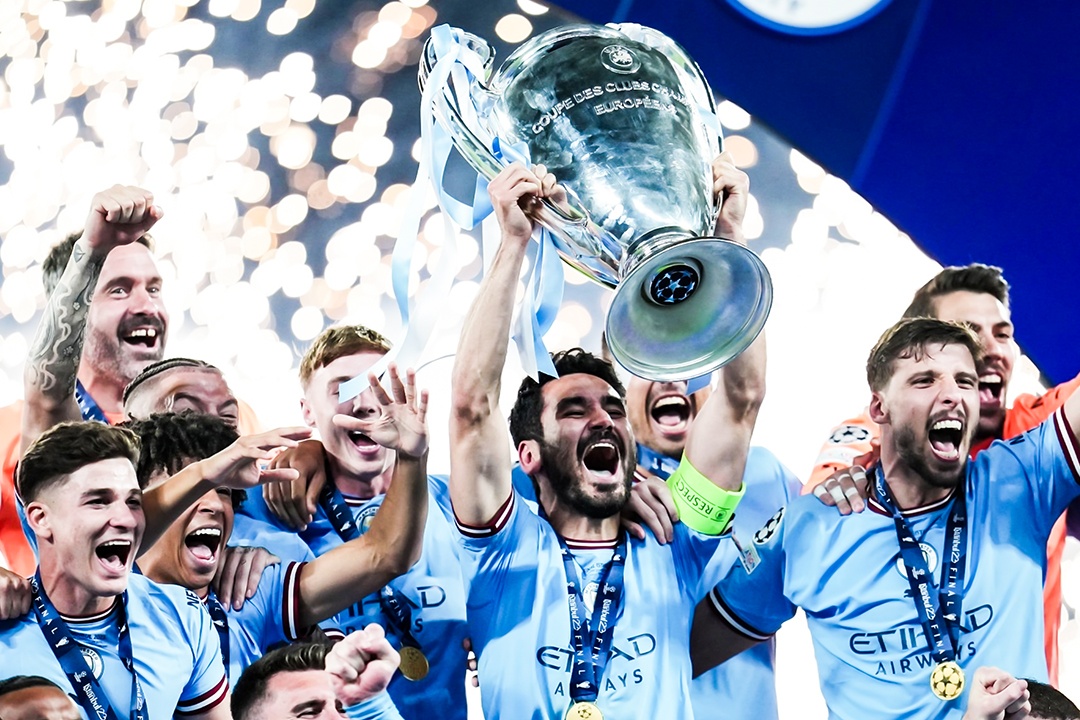 Khoanh khac Man City nang cup vo dich Champions League hinh anh