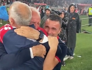 Cagliari thang hang anh 1