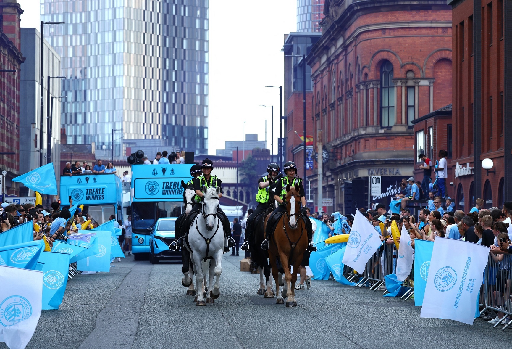 Man City an ba anh 2