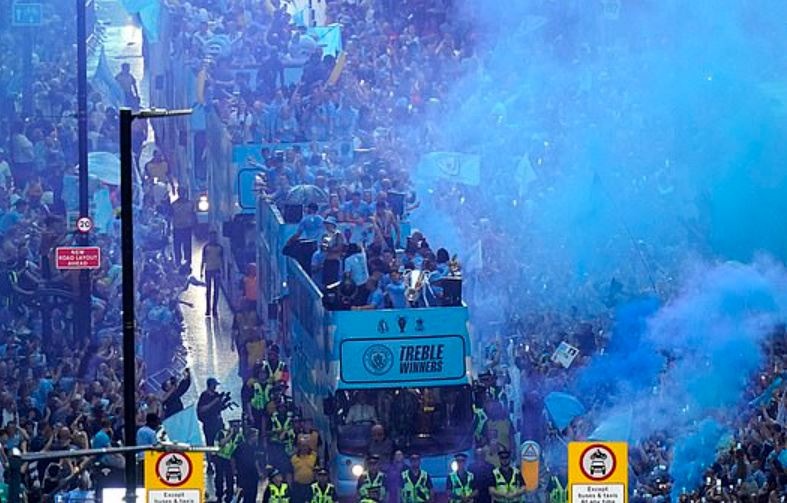 Su co trong le mung cu an ba lich su cua Man City hinh anh