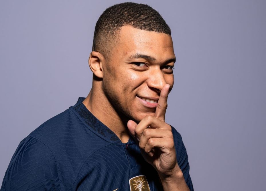 Mbappe: 'Toi se o lai PSG' hinh anh