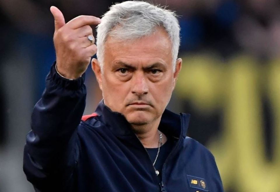 Mourinho lien tiep co tan binh mien phi hinh anh