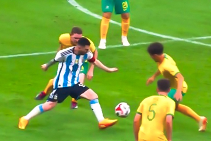 Pha thoat pressing gay sot cua Messi hinh anh