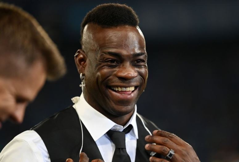 Balotelli dam nham giam doc CLB chu quan hinh anh