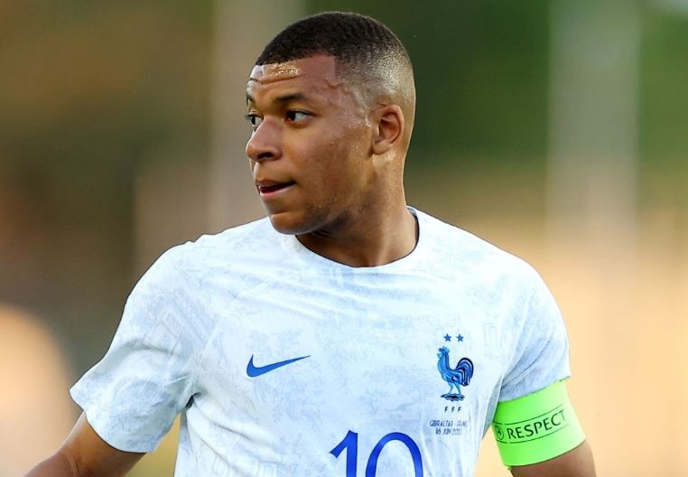 Mbappe toa sang o vong loai EURO hinh anh