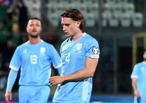 Doi tuyen chau Au khong thang 129 tran lien tiep hinh anh