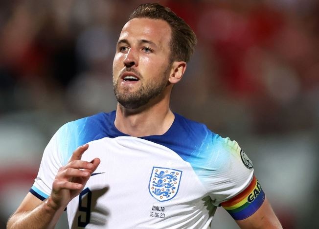 Kane di vao lich su sau ban thang o vong loai EURO hinh anh