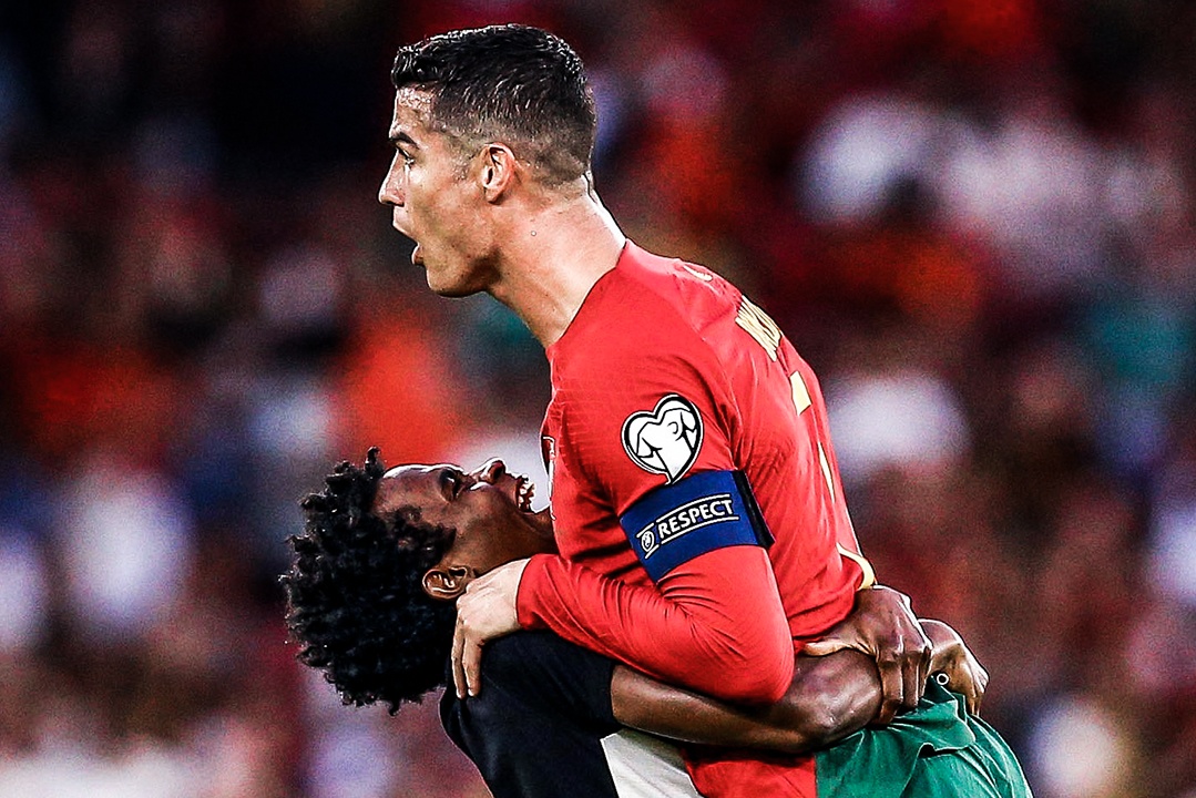 Khoanh khac CDV nhac bong Ronaldo hinh anh