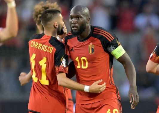 Lukaku ghi ban dang cap o vong loai EURO hinh anh