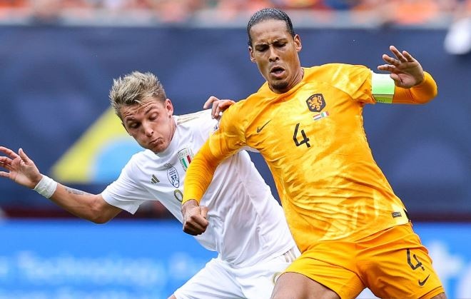 Italy danh bai Ha Lan trong tran cau co 5 ban thang hinh anh