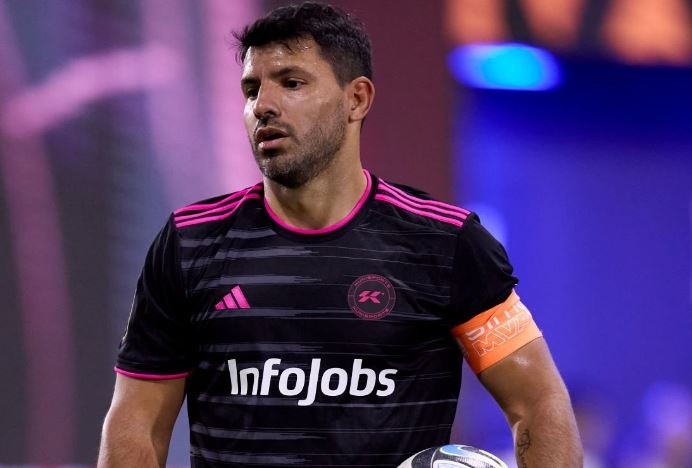 Aguero lap hat-trick vao luoi Casillas hinh anh