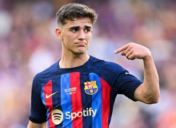 Phan ung cua sao Barca khi Real kich no bom tan tram trieu euro hinh anh