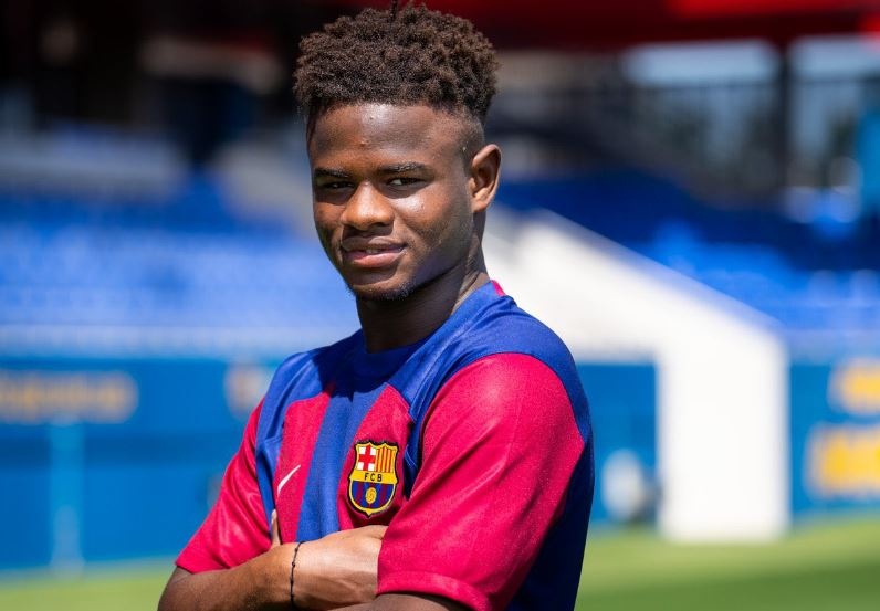 Barca don tan binh dau tien trong he 2023 hinh anh