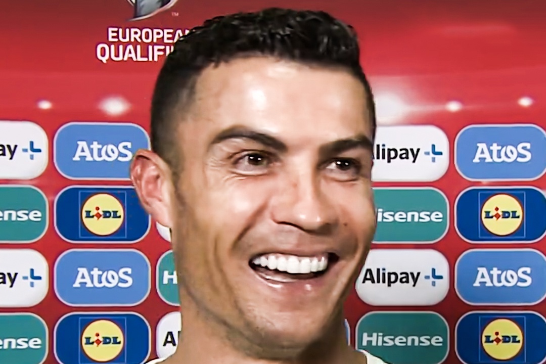 Phan ung cua Ronaldo sau khi lap ky luc Guinness hinh anh