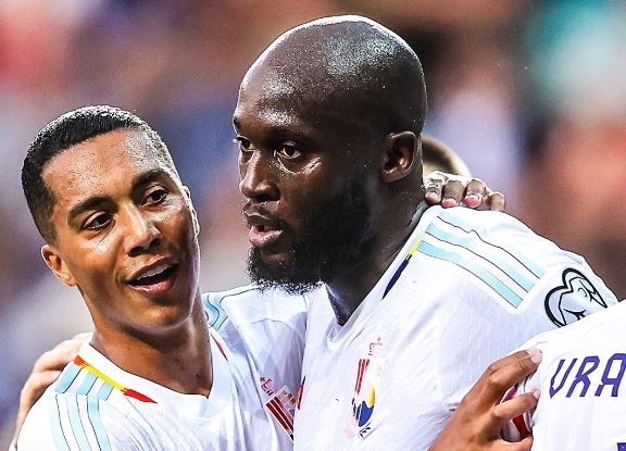 Lukaku ruc sang giua bao scandal voi Courtois hinh anh