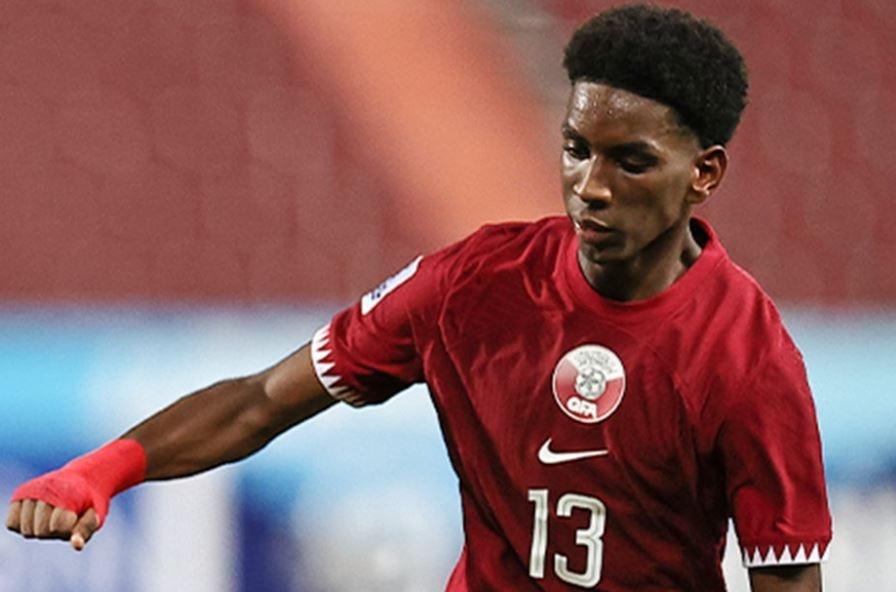 Qatar bi loai sau tran thua soc o giai U17 chau A hinh anh
