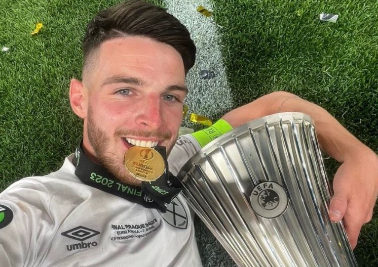 Vuot Arsenal, Man City chuan bi don tan binh gia 90 trieu bang hinh anh