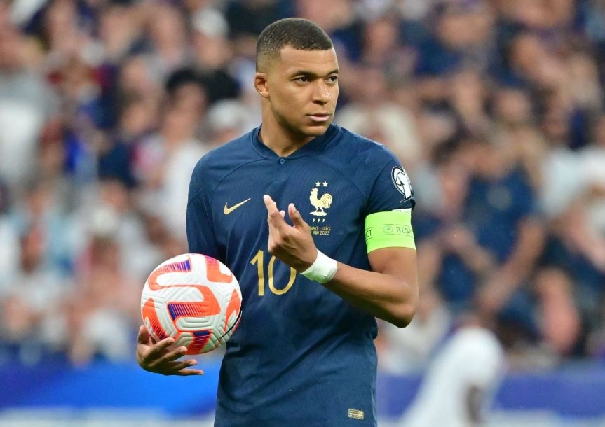 PSG ha gia ban Mbappe hinh anh
