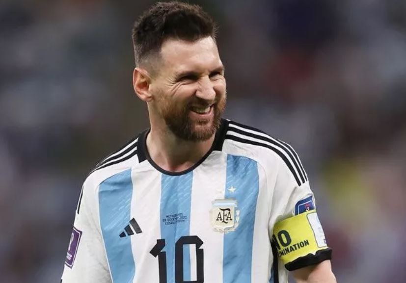 Mbappe goi Messi la huyen thoai hinh anh