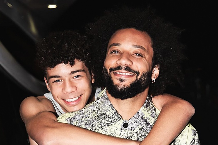 Con trai Marcelo an mung nhu CR7 trong le tot nghiep hinh anh