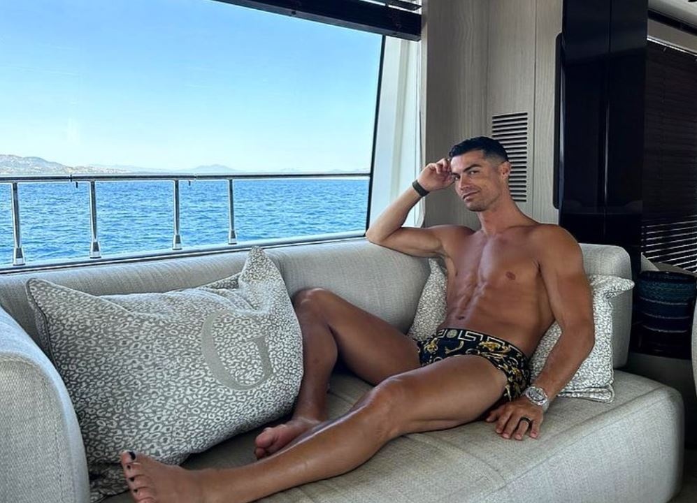 Dalot nghi mat voi Ronaldo anh 5