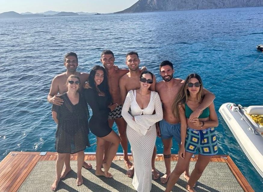 Dalot nghi mat voi Ronaldo anh 3