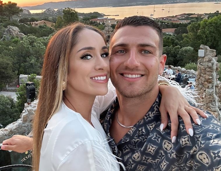 Dalot nghi mat voi Ronaldo anh 1