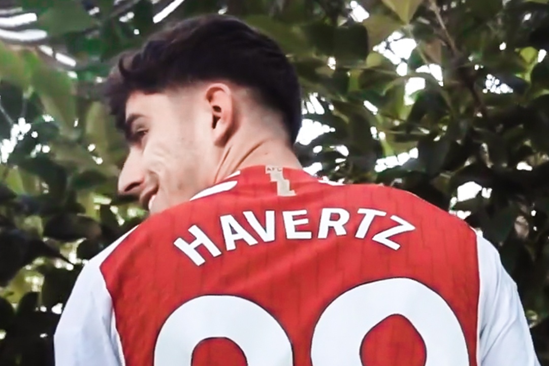 So ao cua tan binh Arsenal hinh anh