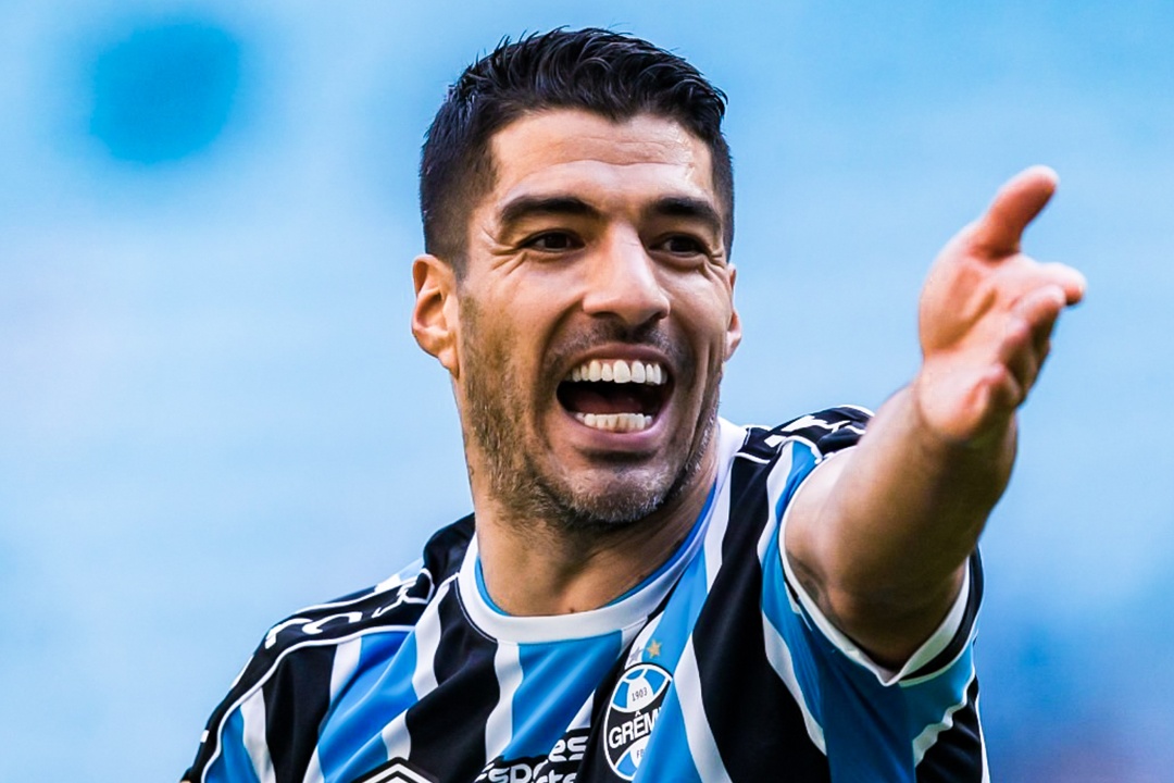 Suarez toa sang truoc tin don sap giai nghe hinh anh