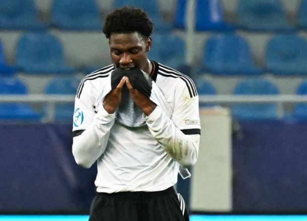 Anh tien DKVD Duc ve nuoc ngay vong bang U21 EURO hinh anh