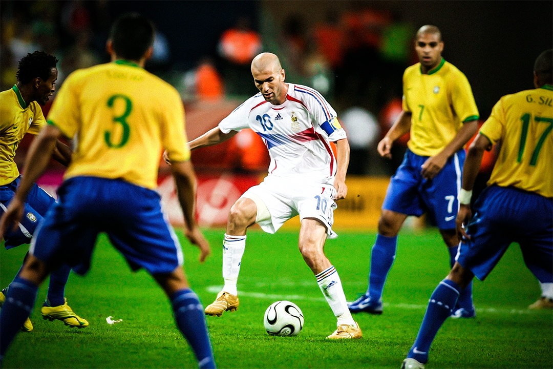 Ngay Zidane lam lu mo dan huyen thoai Brazil hinh anh