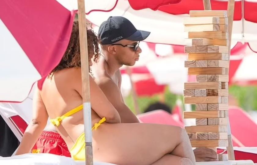 Mbappe di nghi anh 1