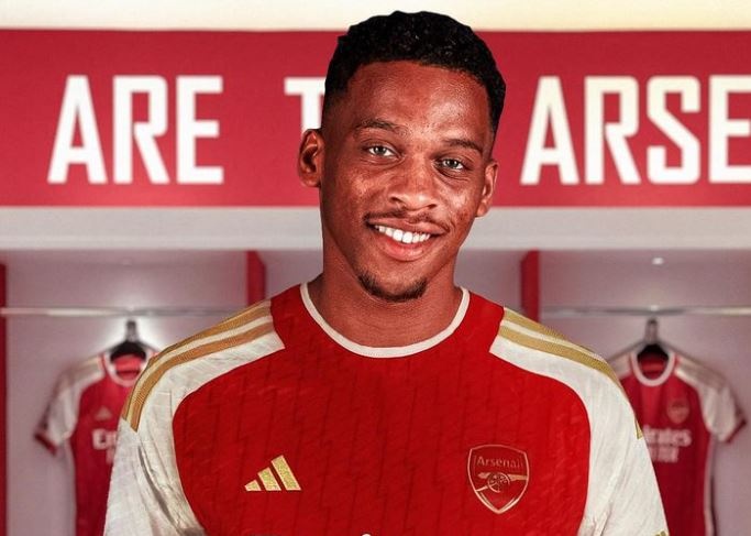 Arsenal kich no them 'bom tan' 40 trieu euro hinh anh