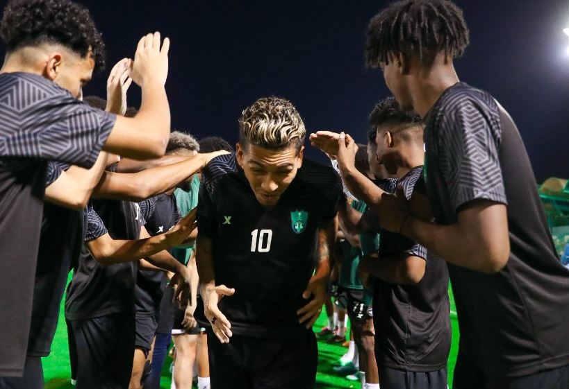 CDV Saudi Arabia 'phat cuong' vi Firmino hinh anh