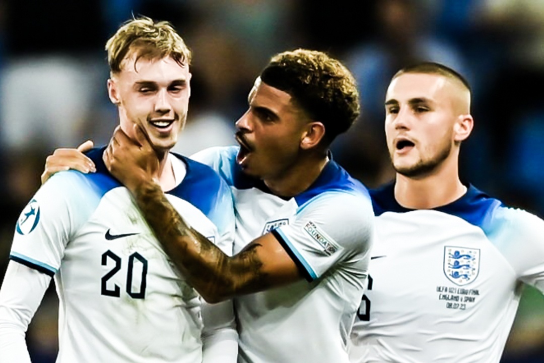 Pha bong dinh doat chung ket U21 EURO hinh anh