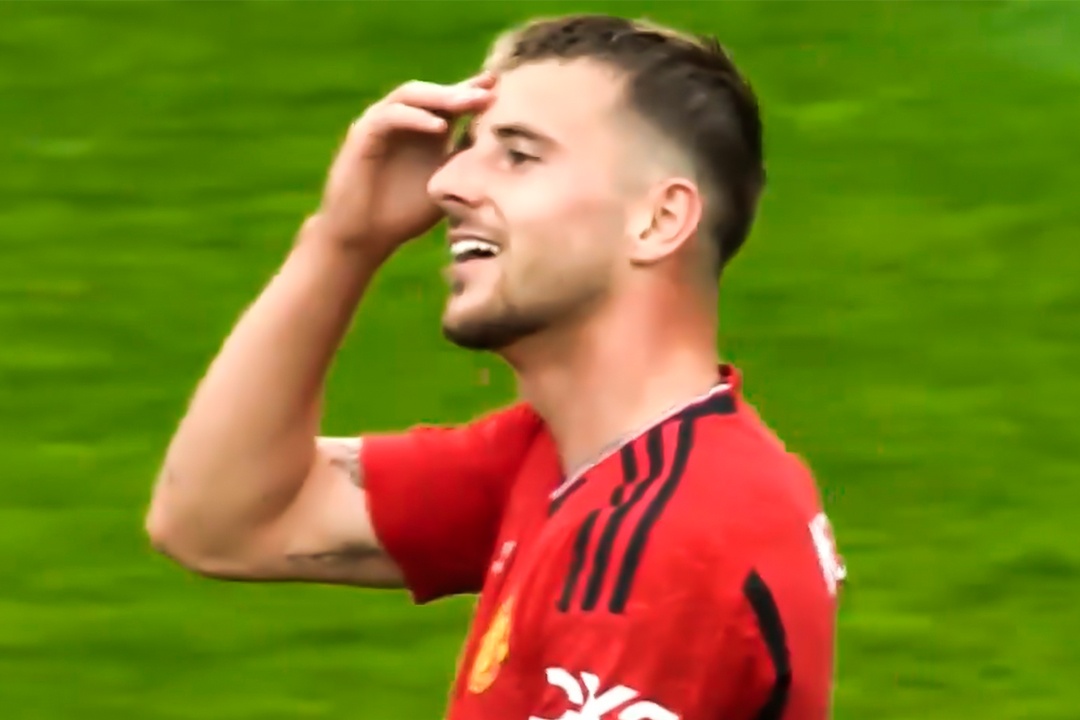 Man trinh dien cua Mount o tran ra mat MU hinh anh