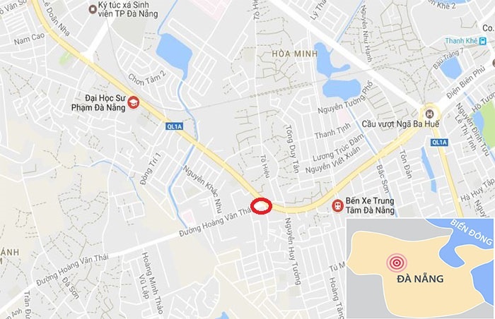 bi xe container cuon vao gam anh 2