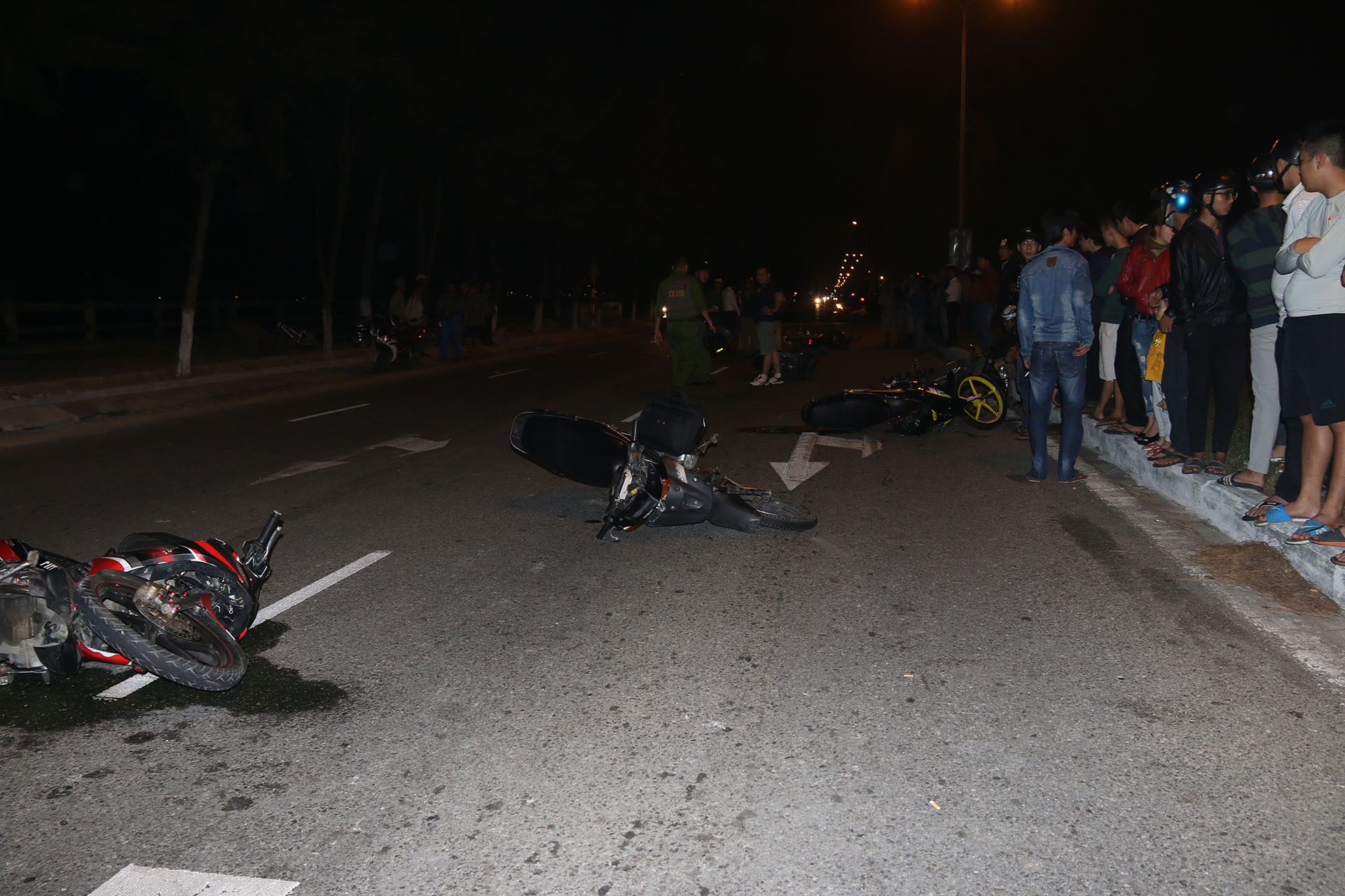 8 xe may tong nhau lien hoan, it nhat 5 nguoi nhap vien hinh anh